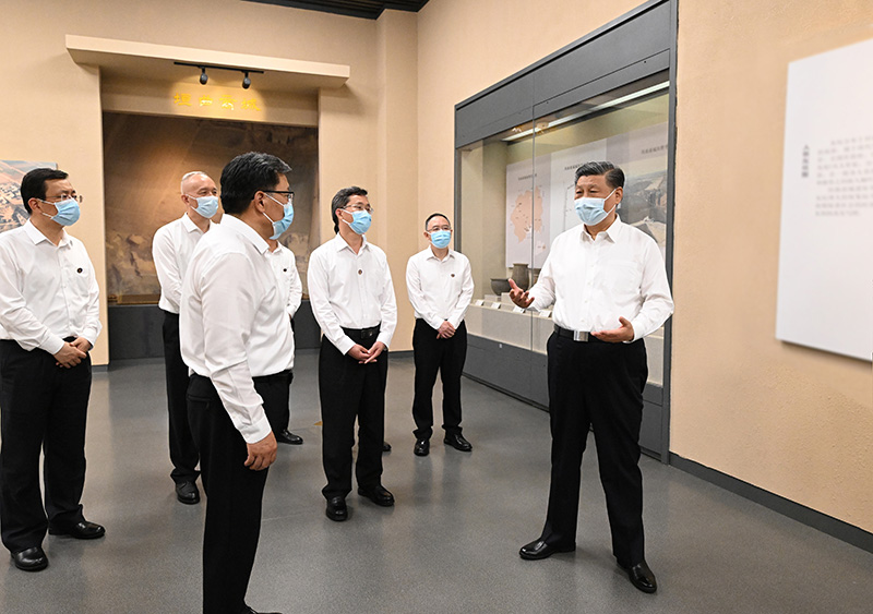 5月16日下昼，，中共中央总书记、、、国家主席、、、中央军委主席习近平在前往陕西西安主持中国－中亚峰会途中，，在山西运城博物馆考察。